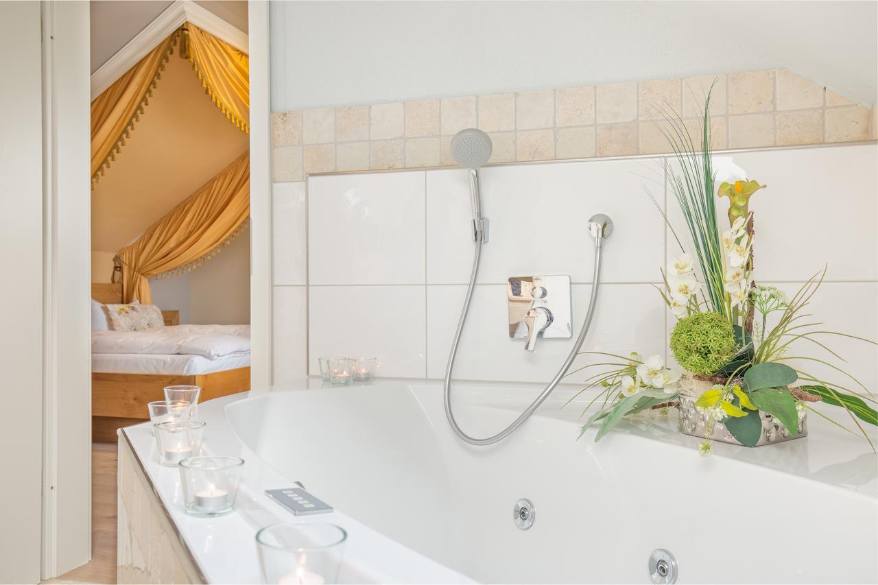 Heuboden Hotel Landhaus Blum ウムキルヒ エクステリア 写真