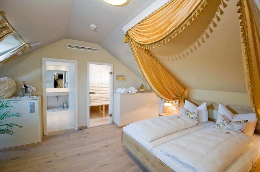 Heuboden Hotel Landhaus Blum ウムキルヒ エクステリア 写真